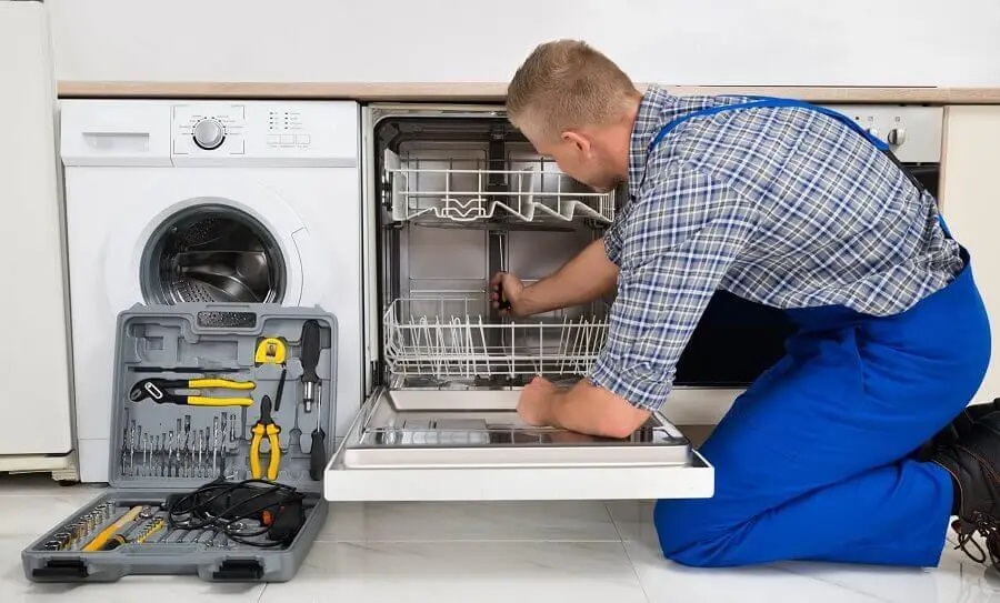 Altındağ İmmergas servisi teknisyen ekibi beyaz eşya tamiri yaparken